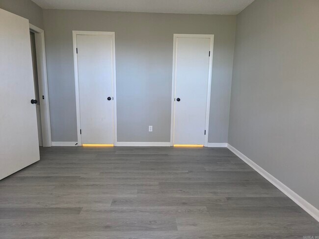 Building Photo - 216 Windhill Dr