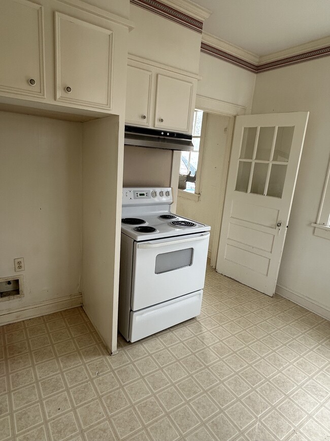 Building Photo - 715 Boulevard St