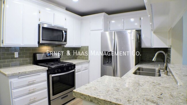 Building Photo - 3707 Country Club Dr