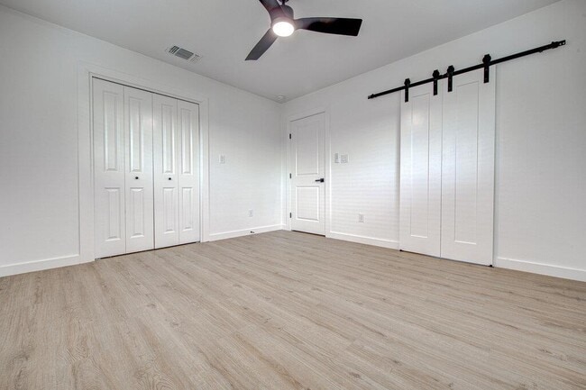 Building Photo - 5407 Manor Rd