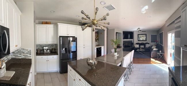 Building Photo - Large 4 bedroom / 3 bathroom San Jacinto Home