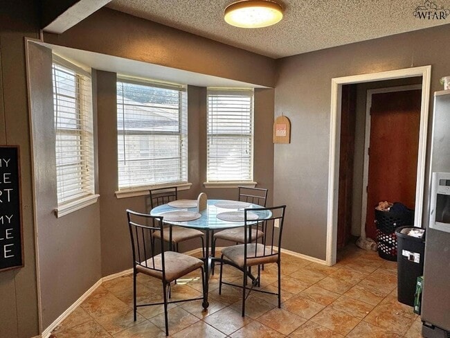 Building Photo - 2316 Perrin Dr
