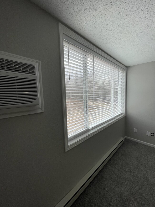 Building Photo - Charming Newly Remodeled 2 Bedroom Apartme...