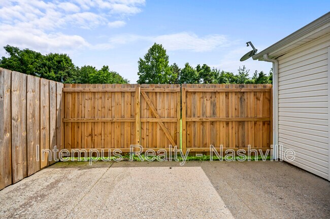 Building Photo - 415 Shoshone Pl