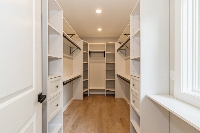 Building Photo - 66 E Gramercy Pl