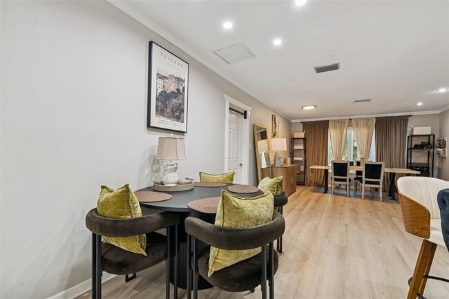 Building Photo - 2302 S Arrawana Ave