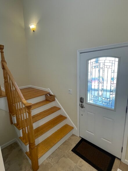 Building Photo - 292 Hemlock Ter