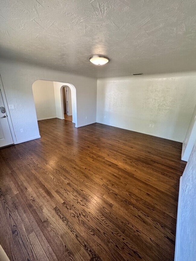 Building Photo - Charming Updated 4-Bedroom Home in the Garden Tract – Hardwood Floors, Central Air, 2-Car Garage ...