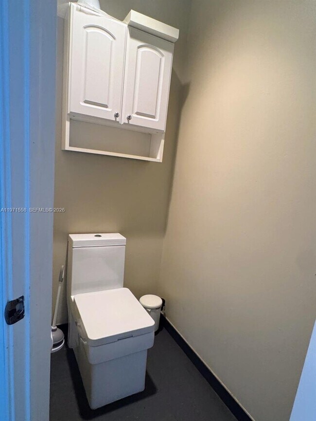 Building Photo - 834 Verona Lake Dr