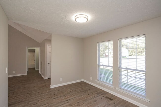 Building Photo - 112 Heritage Dr