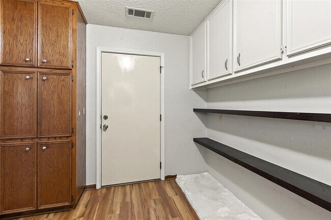 Building Photo - 124 Poplar Dr