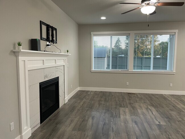 Building Photo - 22405 SW Frst Crk Wy