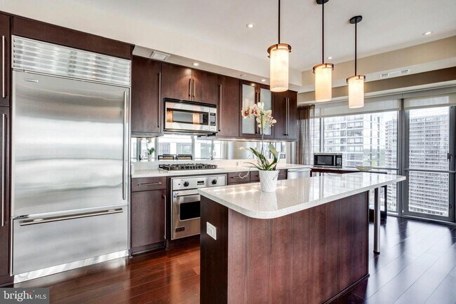 Building Photo - 1111 19th St N