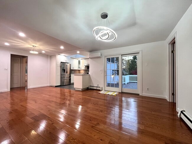 Building Photo - 158 Jelliff Mill Rd