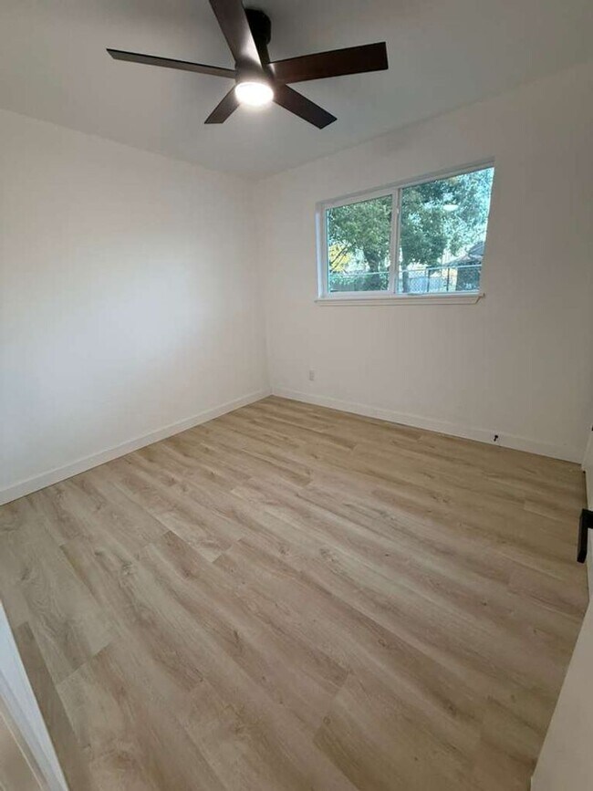 Building Photo - BEAUTIFUL HOME IN HOUSTON. MOVE IN READY!.