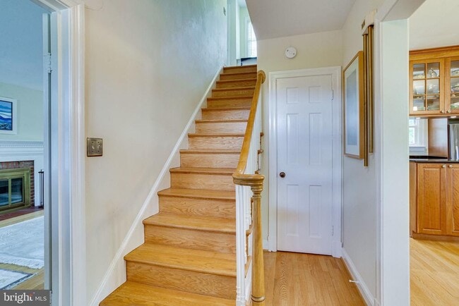Building Photo - 609 Upland Pl