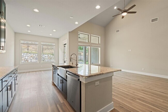 Building Photo - 336 Saturnia Dr