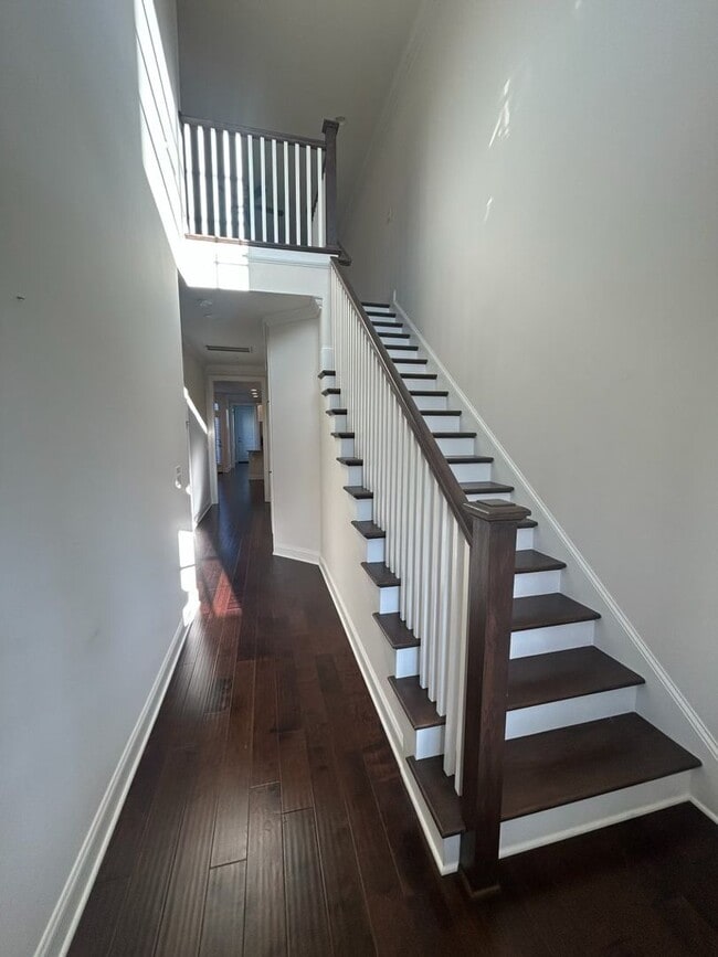 Building Photo - 3BR End-Unit in Westhaven | Main-Level Primary + Office + Bonus Room