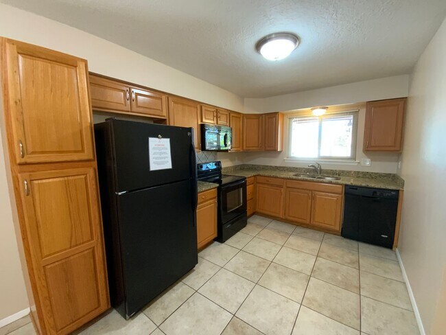 Building Photo - 3 Bedroom Single Story Home Near Juan Tabo...