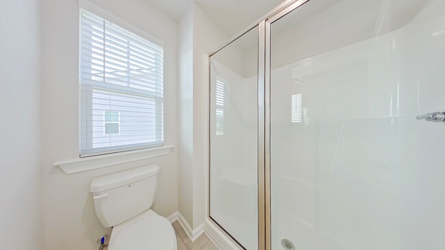 Building Photo - Like New Townhome