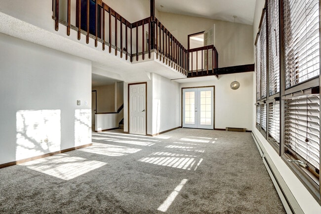 Building Photo - Unique, Rustic, and Spacious Living! Walk ...