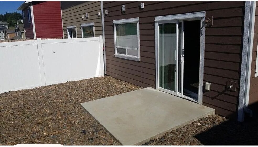Building Photo - 1041 Alturas Dr