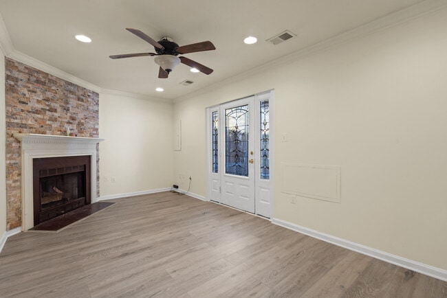 Building Photo - 7417 Wilma Ln