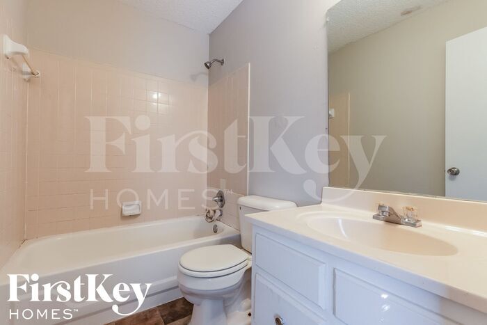 Building Photo - 6065 Valleydale Dr
