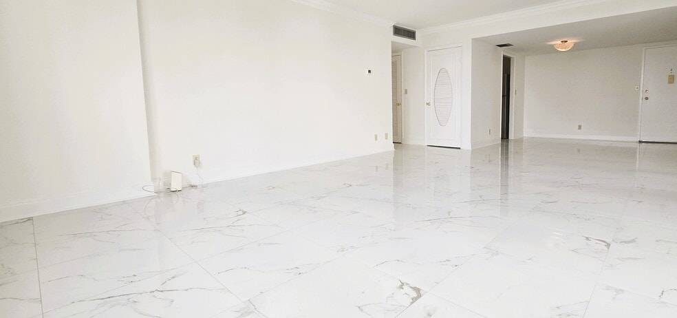 Building Photo - 2600 N Flagler Dr