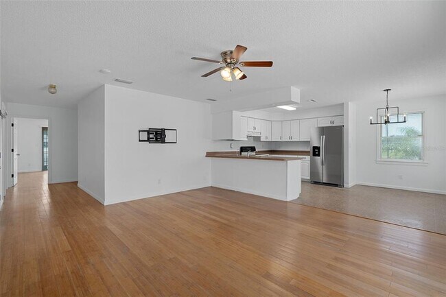 Building Photo - 8128 Papaya St