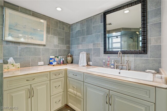 Building Photo - 6101 Pelican Bay Blvd