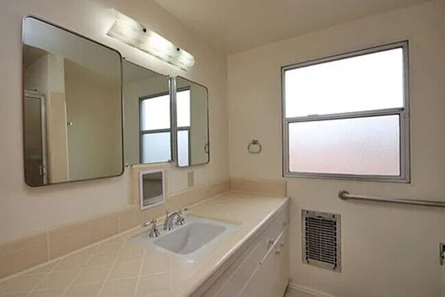 Building Photo - Beautiful 3 bed In Los Angeles