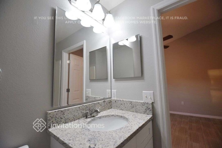 Building Photo - 5740 Oakwood Knoll Dr