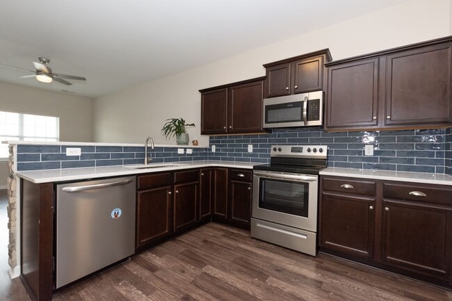 Building Photo - Ready to live close to the beach?