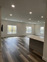 Building Photo - 24 S Elm St