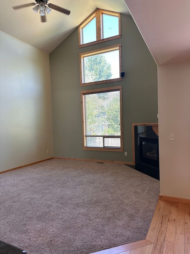 Building Photo - Gorgeous 3 Bedroom Home in Elk Grove Commu...