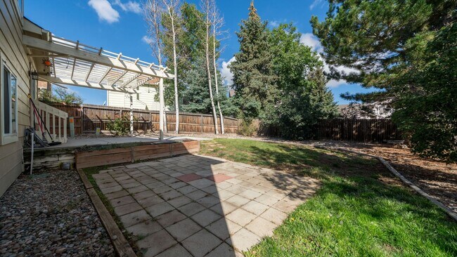 Building Photo - Amazing Fairfax Quad Level 4 bedroom, 3 ba...