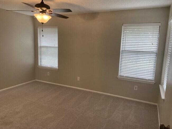 Building Photo - 12307 Deer Falls Dr