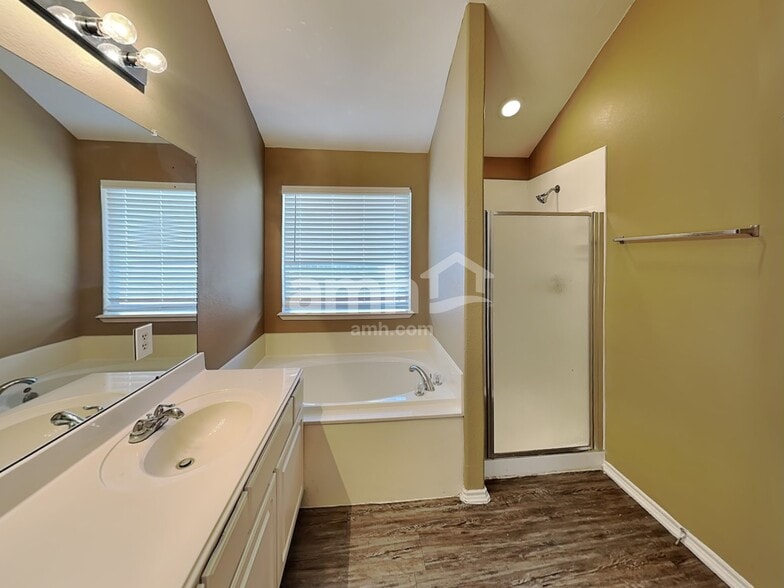 Building Photo - 18494 Sunrise Pines Dr