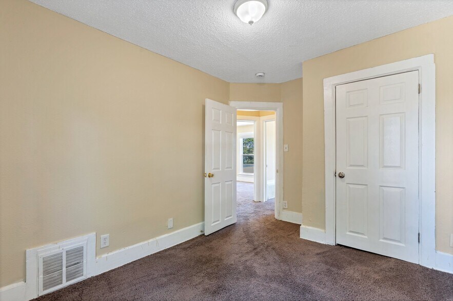 Bedroom - 2707 N Downing St