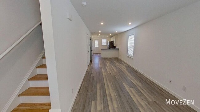 Building Photo - 275 Vanderbilt Rd