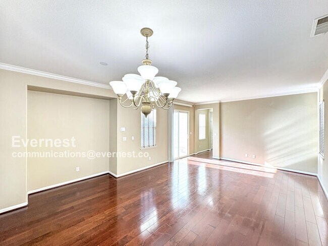 Building Photo - 246 W Recreo Way