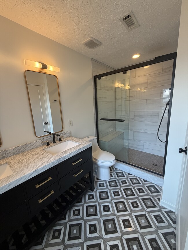 Building Photo - 8304 Oak Knoll Dr