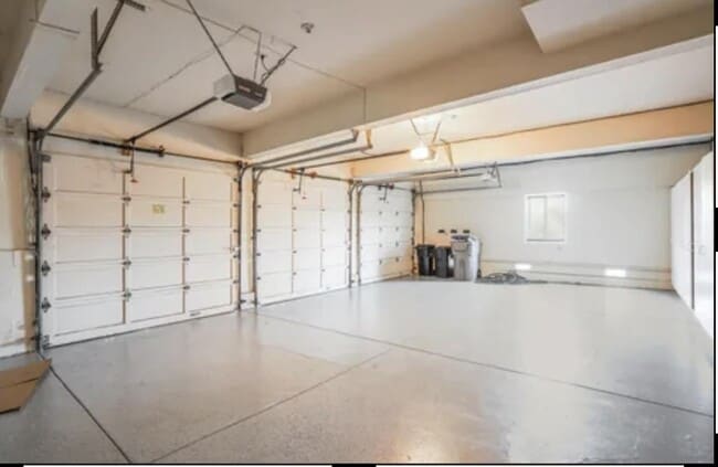 Building Photo - 985 Woodview Pl