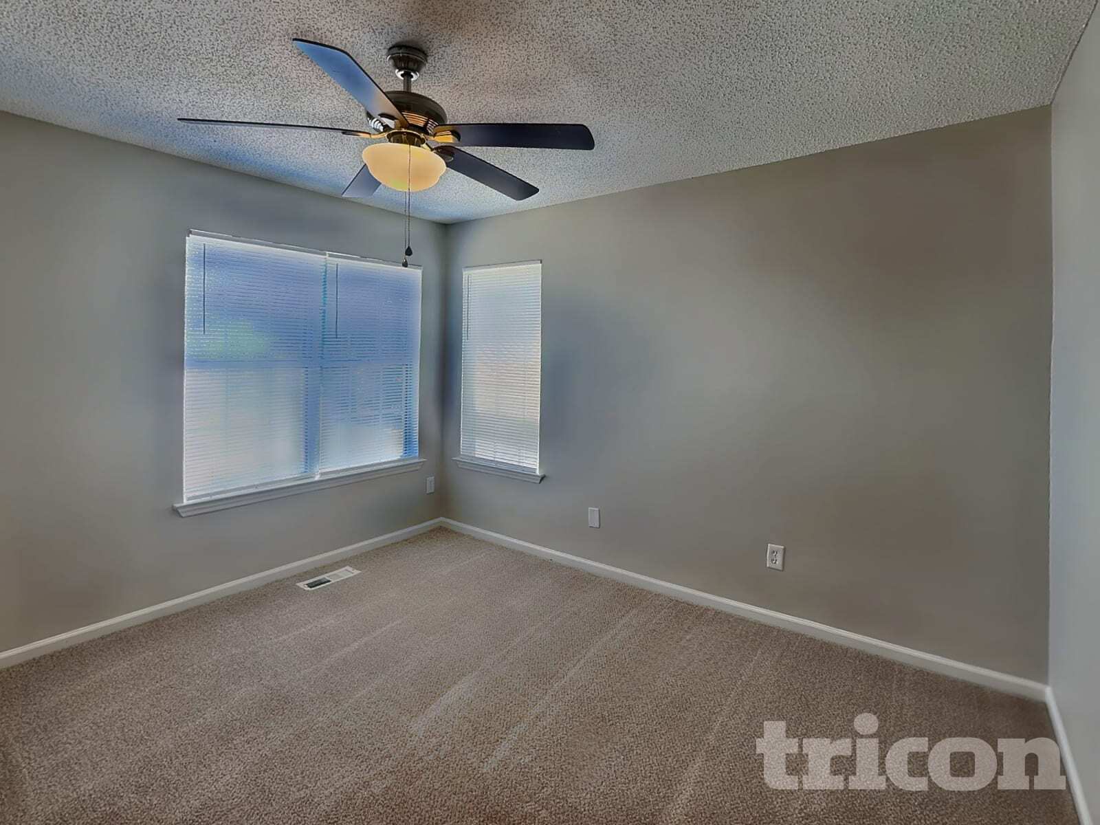 Building Photo - 11136 White Stag Dr