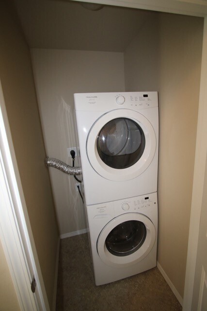 Building Photo - 3 Bedroom Townhouse near Midtown!