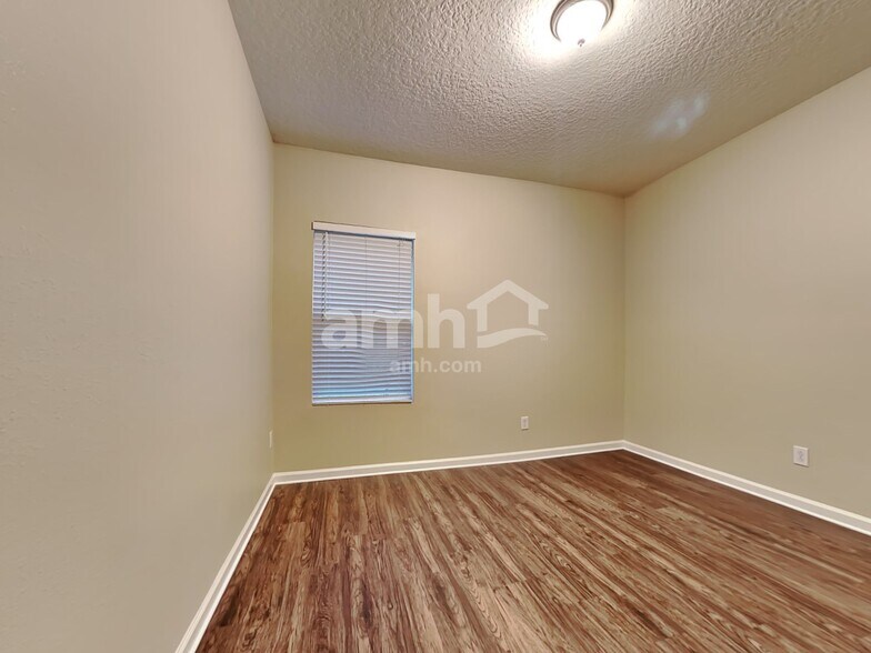 Building Photo - 743 Sunny Stroll Dr