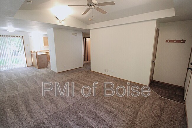 Building Photo - 8013 W Queen Ct