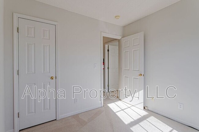 Building Photo - 119 Waterford Park Dr