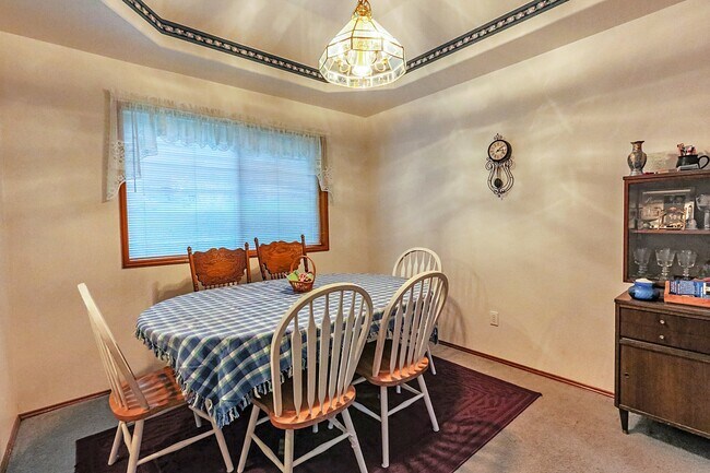 Building Photo - 10279 SE Grandview St